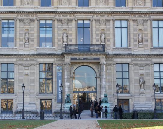 Façade de l'École du Louvre