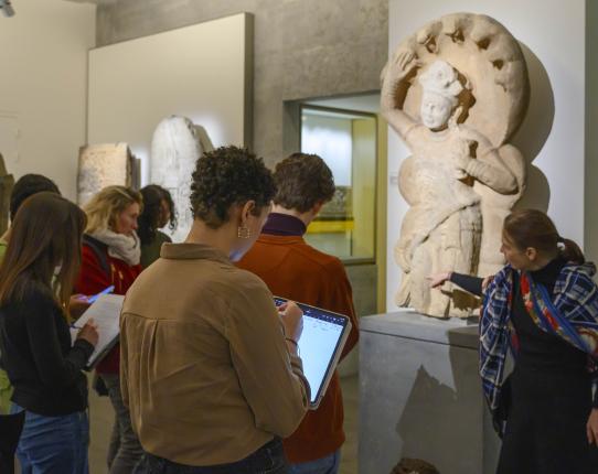 Travaux dirigés devant les oeuvres au musée Guimet