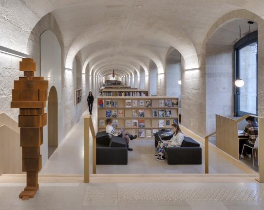 Vue de la bibliothèque de l'École du Louvre