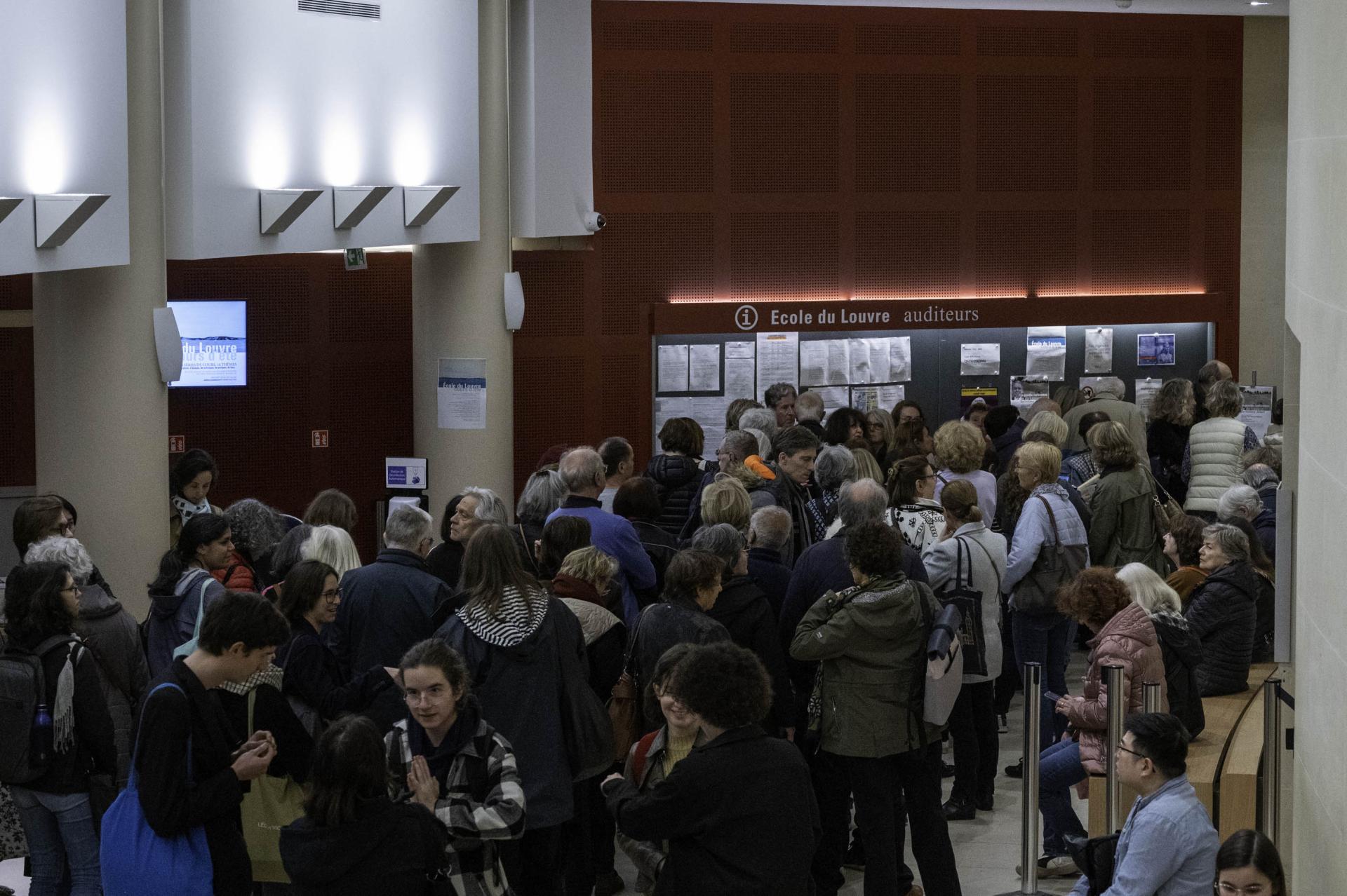 Entrée de l'amphithéâtre Rohan à l'École du Louvre