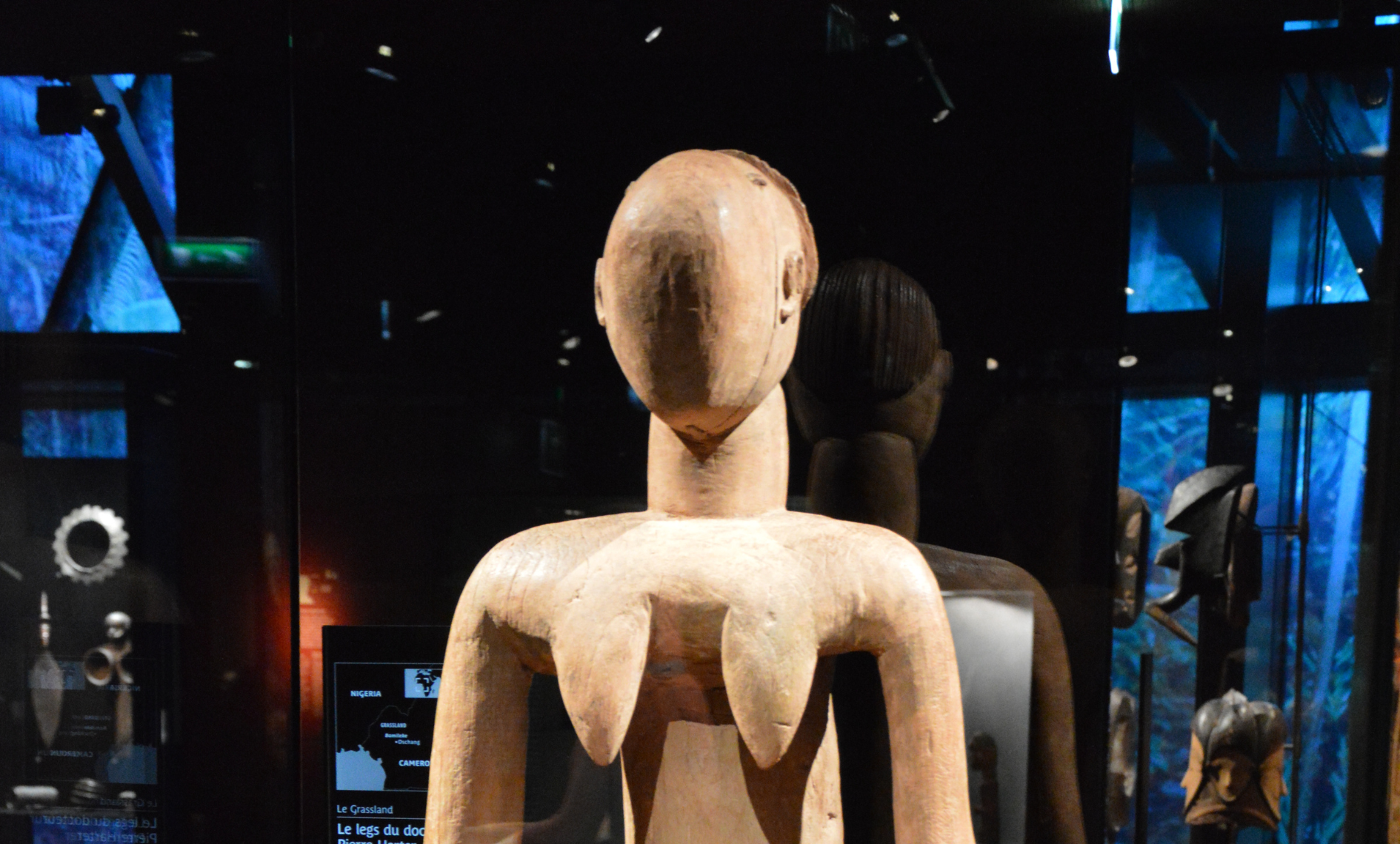 Présentoir à calebasse anthropomorphe. Cameroun, Foto, c.1910, musée du quai Branly.