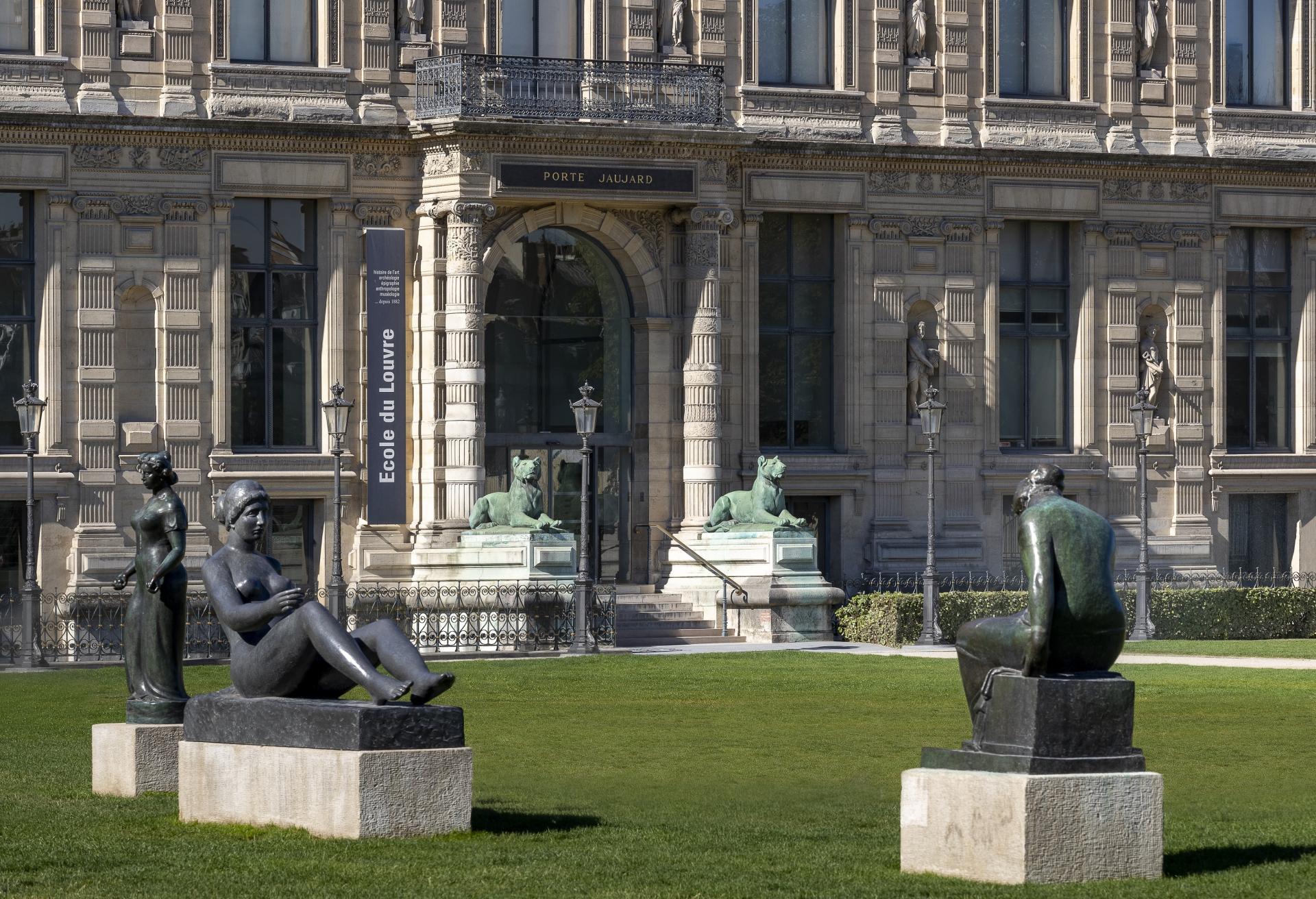 Vue de Ecole du Louvre