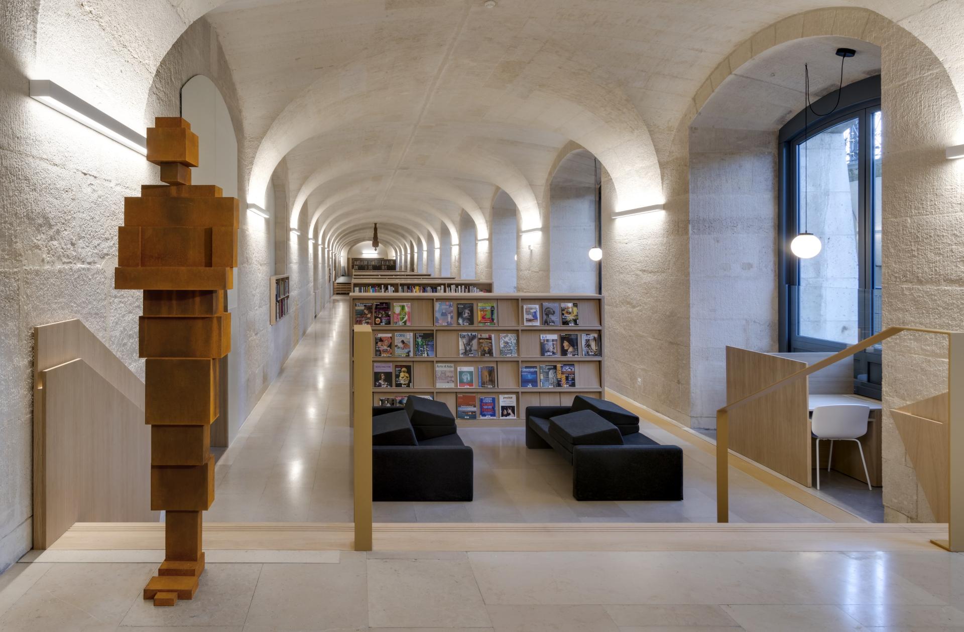 Vue de la bibliothèque de l'École du Louvre