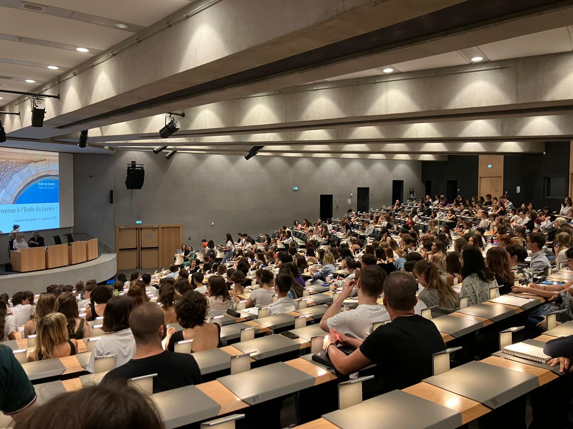 Étudiants dans un amphithéâtre