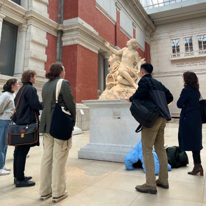 Une séance de cours au MET dans le cadre du cours Sculpture & Desire