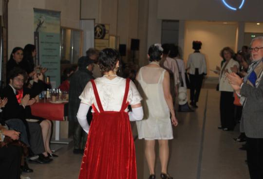 90 ans de l'Association de l'EDL dans le hall Jaujard de l'École du Louvre