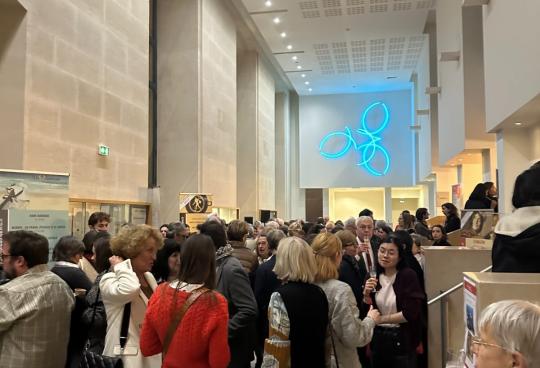 90 ans de l'Association de l'EDL dans le hall Jaujard de l'École du Louvre