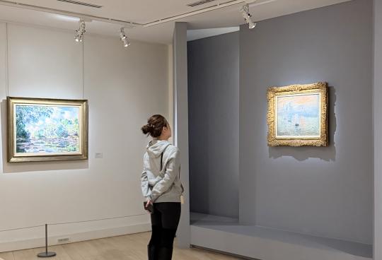 Étudiantes de la Sorbonne Abu Dhabi au Musée Marmottan Monet