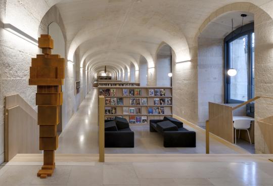 Vue de la bibliothèque de l'École du Louvre