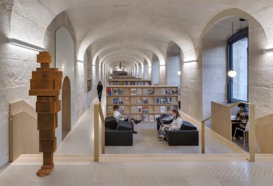 Vue de la bibliothèque de l'École du Louvre