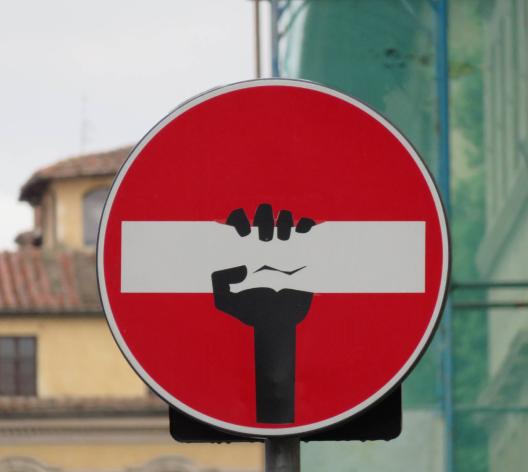 Panneau sens interdit street art