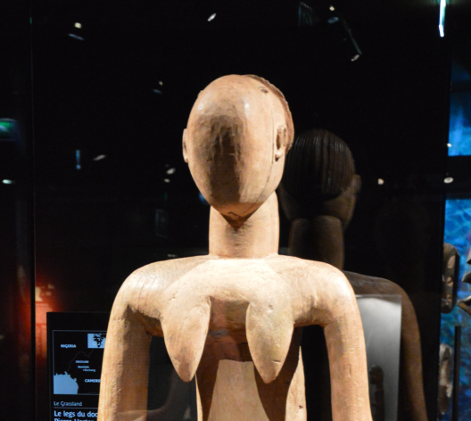 Présentoir à calebasse anthropomorphe. Cameroun, Foto, c.1910, musée du quai Branly.