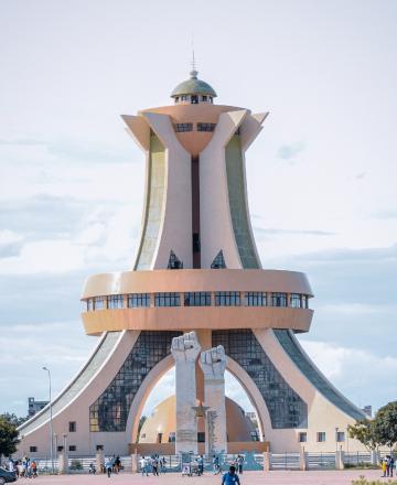 Monument aux héros nationaux situé à Ouagadougou.