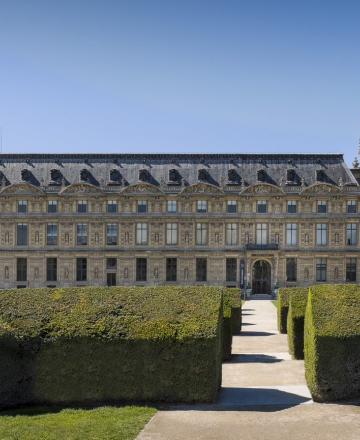 Vue de la façade de l'École du Louvre