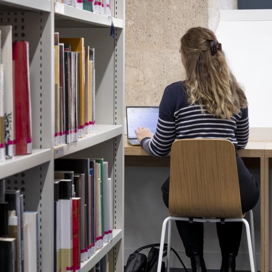 Bibliothèque étudiante